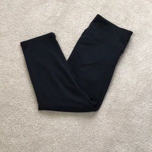Athleta Cropped leggings size MT
